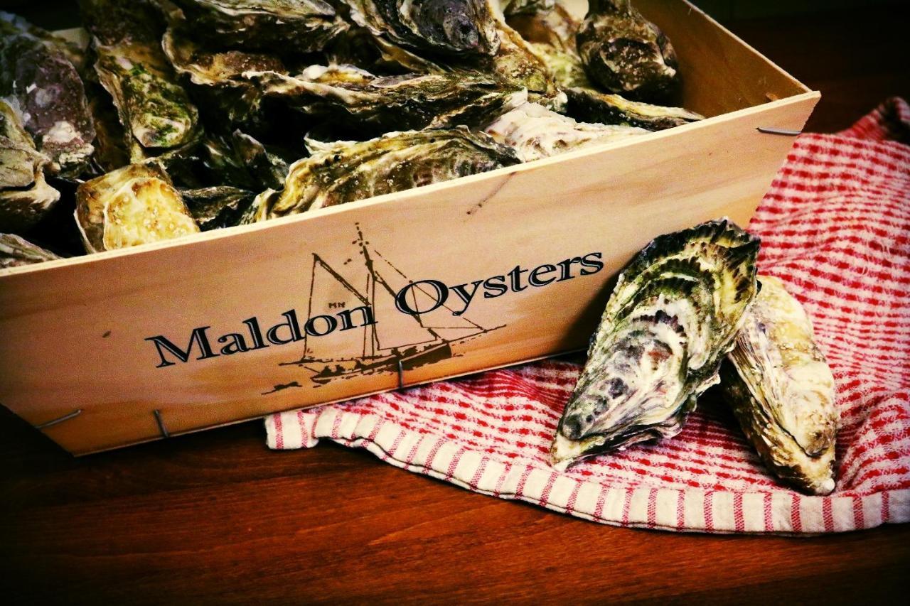 Отель The Oyster Smack Burnham-on-Crouch Экстерьер фото
