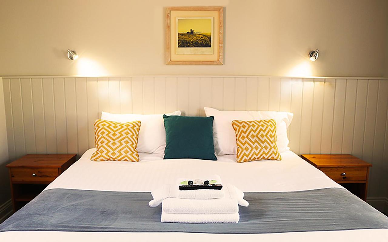 Отель The Oyster Smack Burnham-on-Crouch Экстерьер фото
